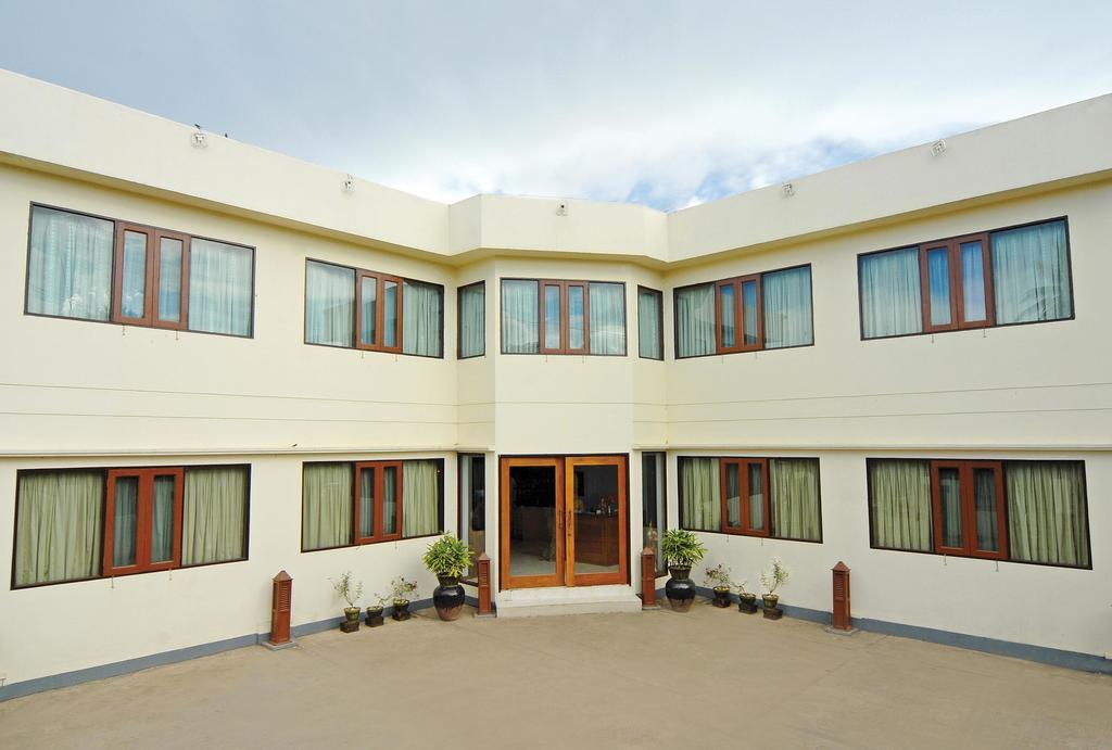Amazing Kaytu Hotel Taungoo Exterior photo